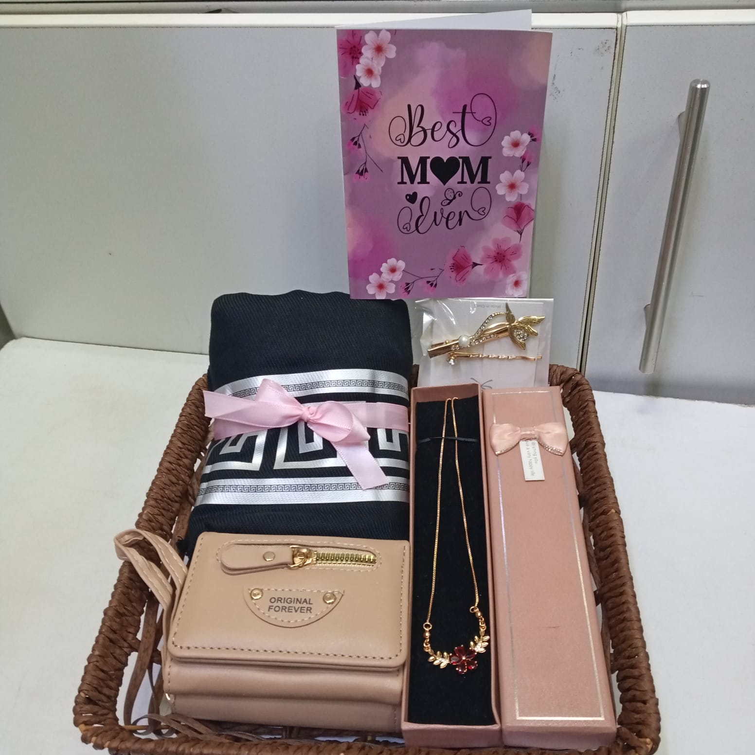 Best Mom Gift Hamper